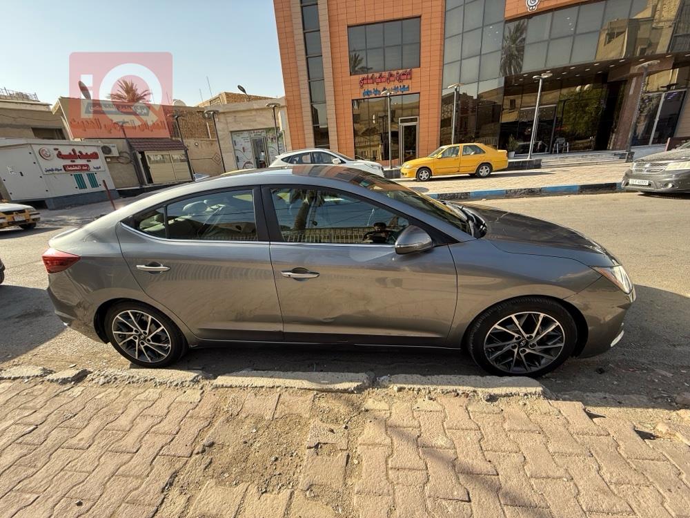 هیوندای ئەلەنترا